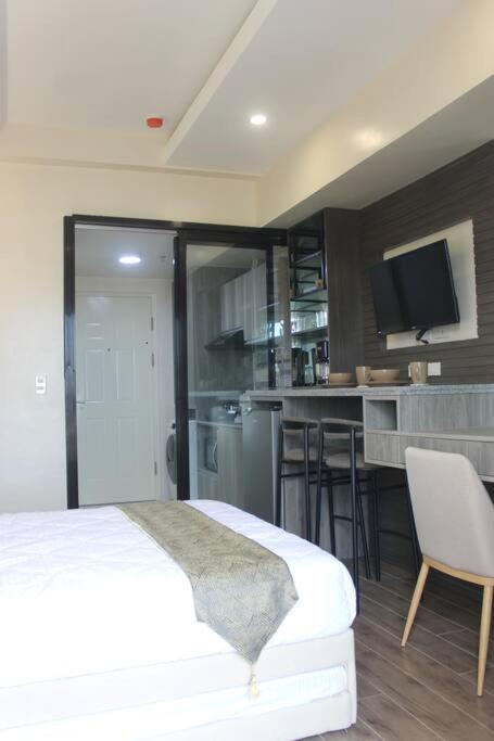 Condo Near Ayala Cebu City W Wifi Balcony Εξωτερικό φωτογραφία