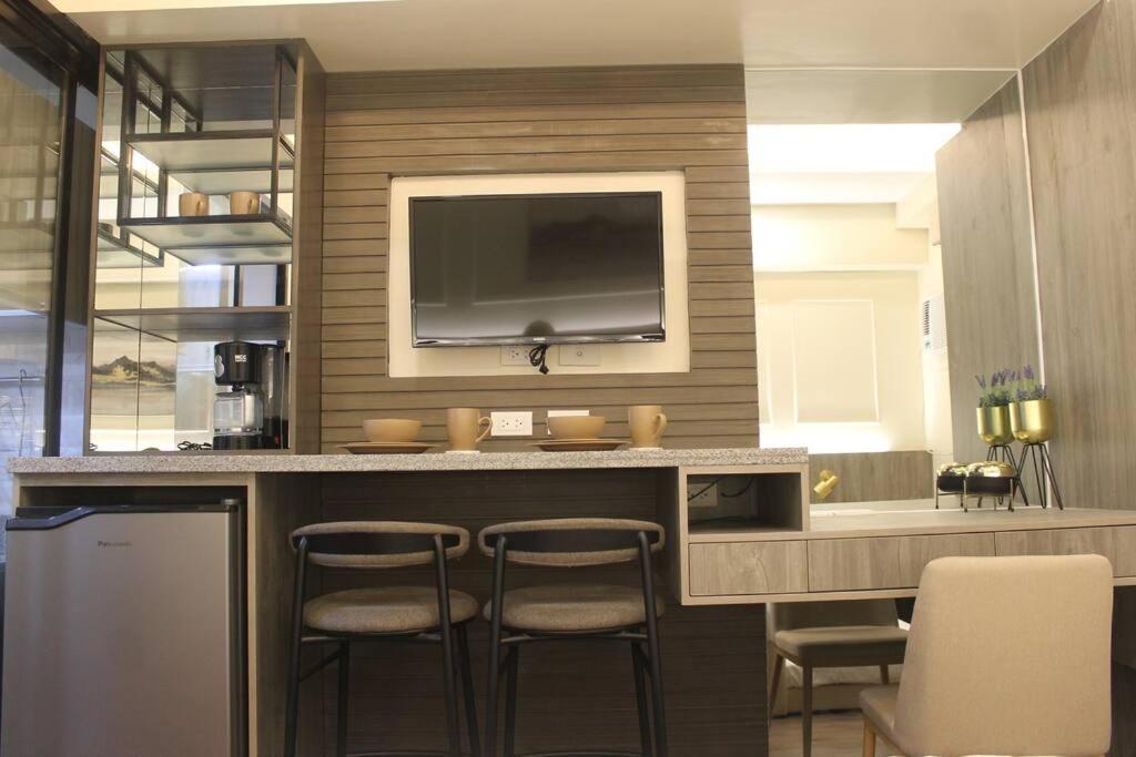 Condo Near Ayala Cebu City W Wifi Balcony Εξωτερικό φωτογραφία