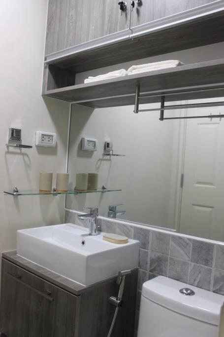 Condo Near Ayala Cebu City W Wifi Balcony Εξωτερικό φωτογραφία