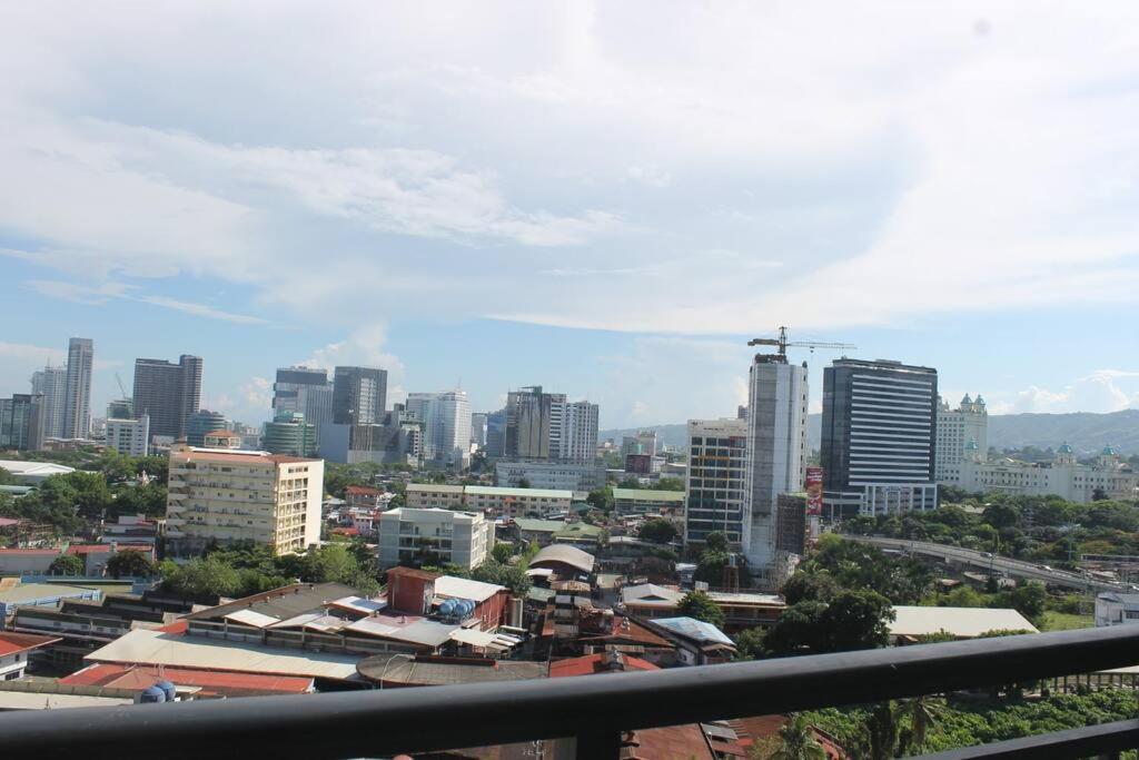 Condo Near Ayala Cebu City W Wifi Balcony Εξωτερικό φωτογραφία