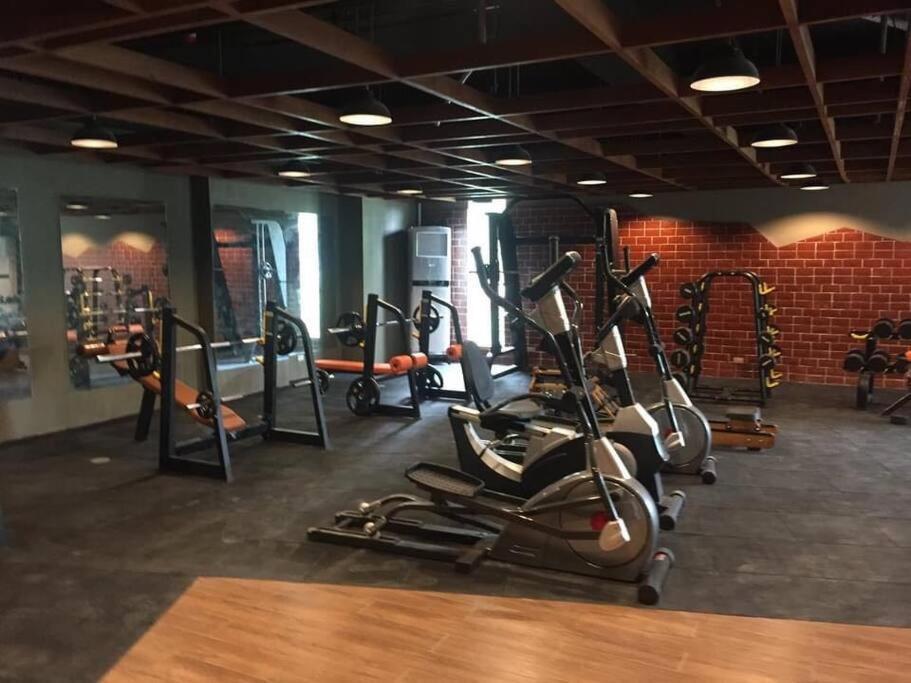 Condo Near Ayala Cebu City W Wifi Balcony Εξωτερικό φωτογραφία