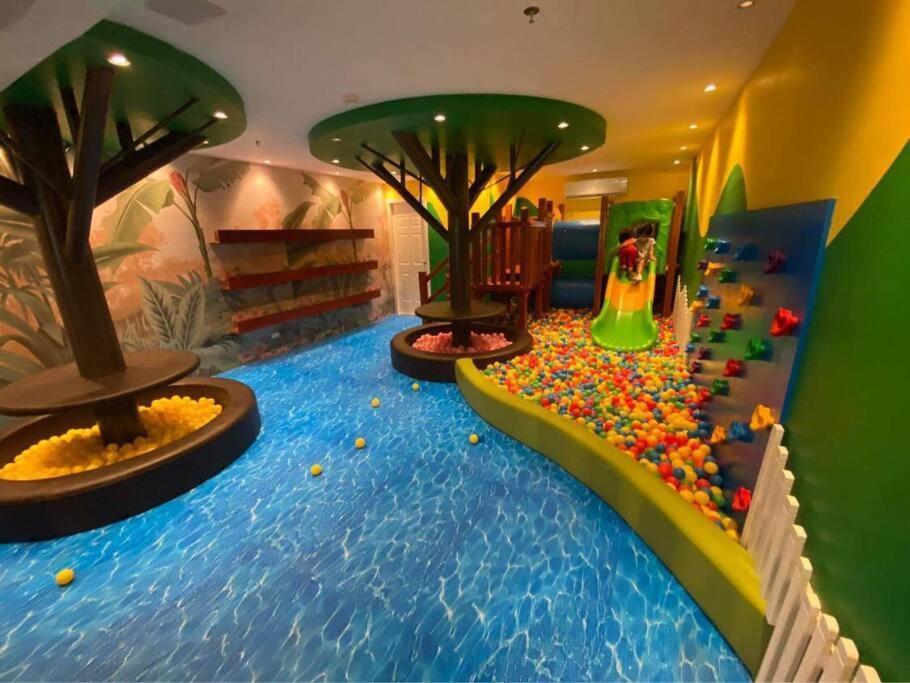Condo Near Ayala Cebu City W Wifi Balcony Εξωτερικό φωτογραφία